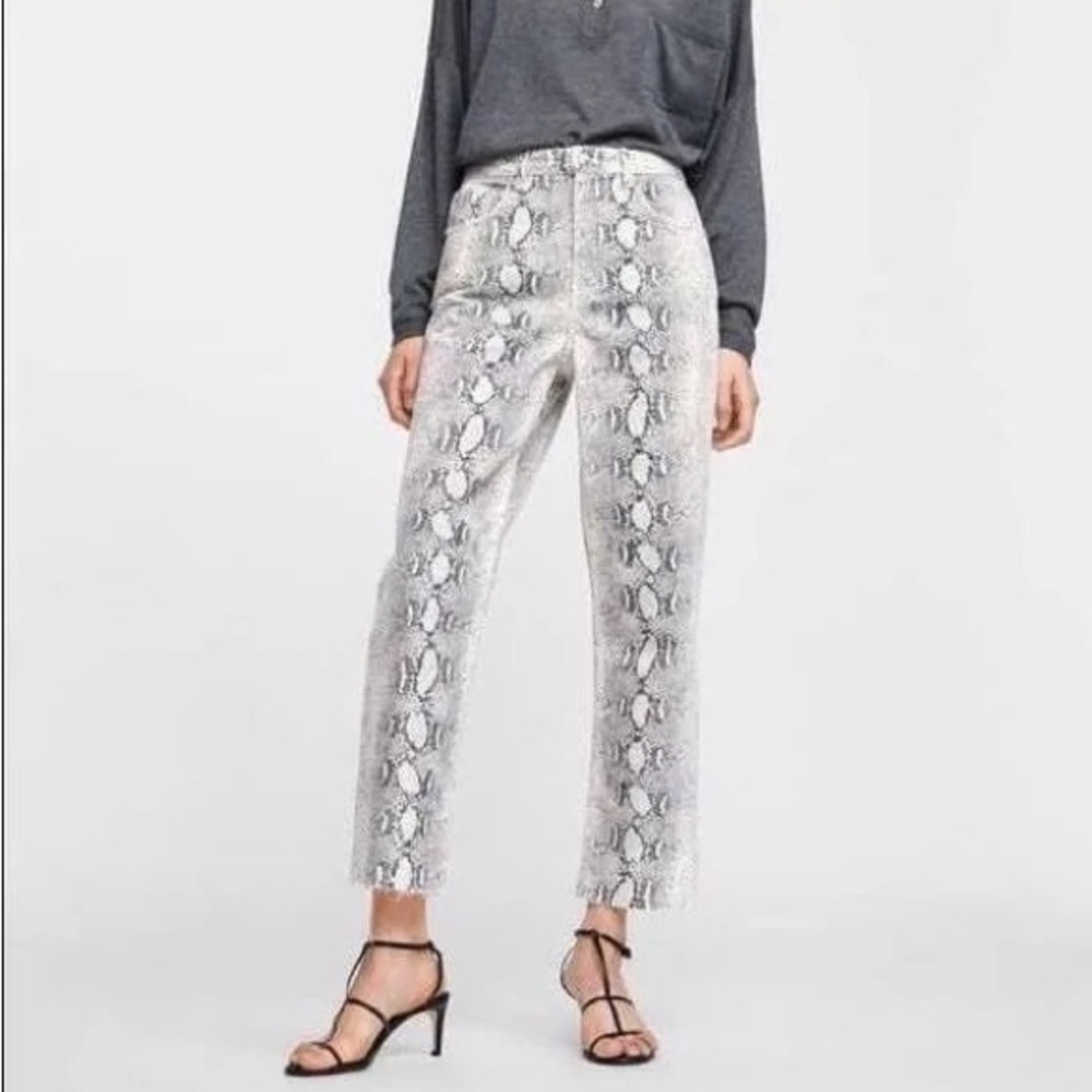 Zara Straight Leg Snake Print Raw Hem Jeans‎ Size 4
